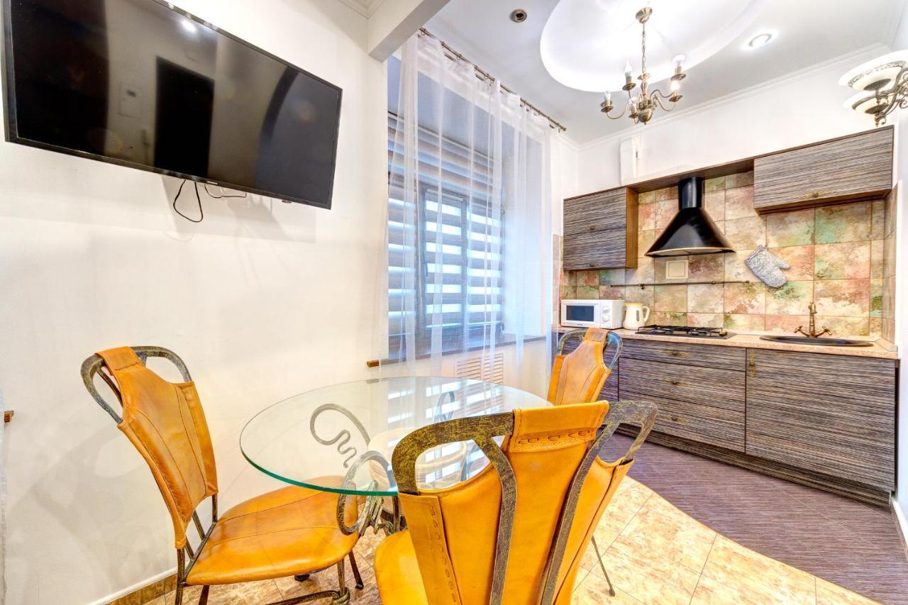 Світло! Vip Apartment In The Druzhby Narodiv Metro Station เคียฟ ภายนอก รูปภาพ